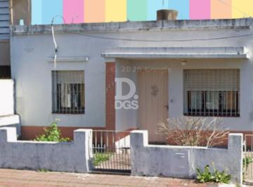 Casa · 90m² · 3 Ambientes · 1 Cochera · Casa Chalet en Venta en Llavallol, Lomas de Zamora, G. B. a. Zona Sur