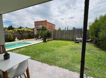 Casa · 160m² · 3 Ambientes · 2 Cocheras · Casa - Vila Marina I