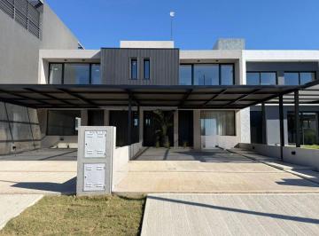 Departamento · 160m² · 4 Ambientes · 2 Cocheras · Alquiler Duplex 3 Dorm. B° La Calandria