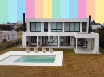 Casa · 230m² · 5 Ambientes · 3 Cocheras · Casa en Venta en San Eliseo Golf & Country