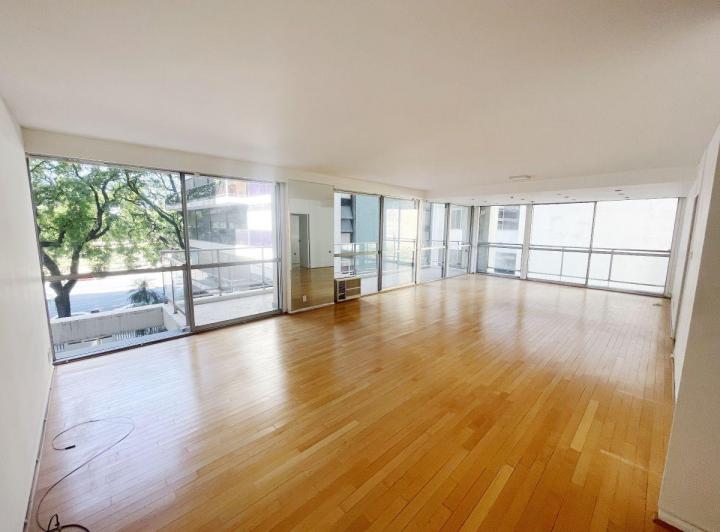 Departamento · 210m² · 5 Ambientes · 1 Cochera
