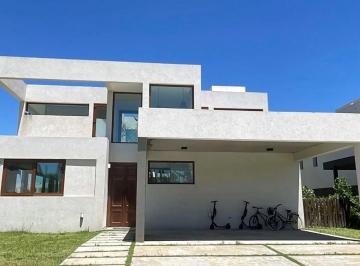 Casa · 390m² · 5 Ambientes · 6 Cocheras · Casa en Venta en Laguna Grande, Villanueva, Tigre