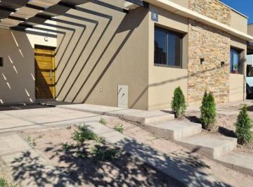 Casa · 73m² · 5 Ambientes · 1 Cochera · Casa en Venta - Barrio El Pinar V - Maipú
