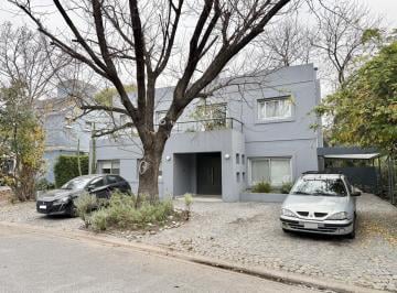 Casa · 337m² · 7 Ambientes · 4 Cocheras · Casa a La Venta en Barrio Cerrado Las Victorias
