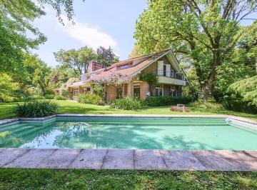 Casa · 405m² · 8 Ambientes · Importante Casa a La Venta en Santa Rita, San Isidro