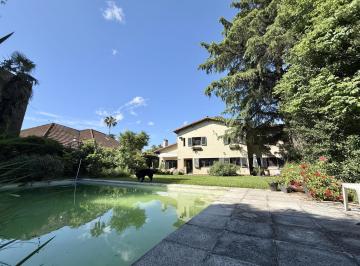 Casa · 362m² · 5 Ambientes · 4 Cocheras · Importante Casa a La Venta en Las Lomas de San Isidro
