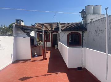 Casa · 170m² · 6 Ambientes · 2 Cocheras · Casa en Venta en Flores 4 Ambientes con Patio, Terraza, Parrilla, Horno de Barro y Cochera Doble