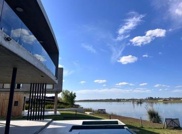 Casa · 380m² · 5 Ambientes · 4 Cocheras · Casa en Venta en El Barrio Muelles Puertos Escobar