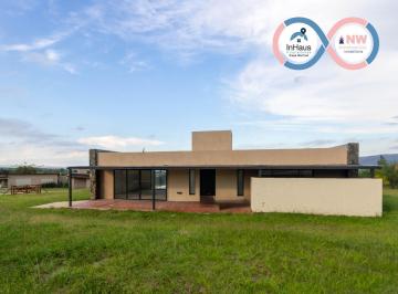 Casa · 160m² · 4 Ambientes · 1 Cochera · Casa a Estrenar en Barrio Privado Altos del Corral, Los Reartes