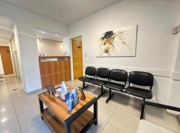 Local comercial · 132m² · 8 Ambientes · Venta - Local / Consultorios Médicos - Centro