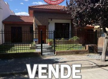 Casa · 149m² · 5 Ambientes · 2 Cocheras · Casa en Viedma