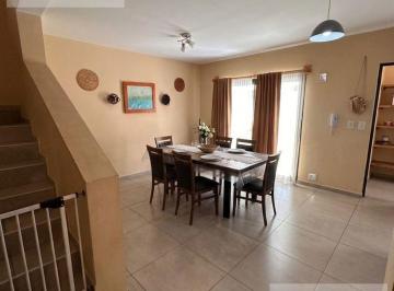 Casa · 170m² · 5 Ambientes · 2 Cocheras · Dúplex 3 Dorm. en Venta, Recibe Menor - Claros Village