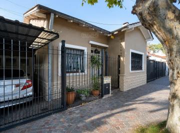 Casa · 129m² · 4 Ambientes · 2 Cocheras · Casa Chalet en Venta en Olivos, Vicente López, G. B. a. Zona Norte