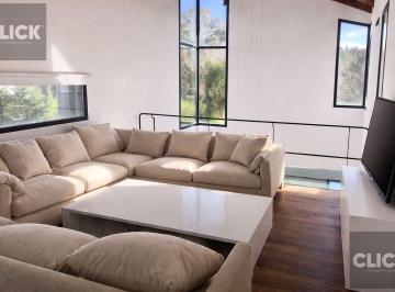 Casa · 310m² · 6 Ambientes · 3 Cocheras · Casa 6 Ambientes en Venta con Jardín Pileta en Saint Thomas Este