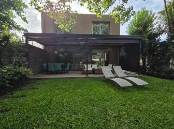 Casa · 144m² · 4 Ambientes · 2 Cocheras · Casa 4 Amb con Jardín Barrio Los Alamos, Pilar Apto Credito