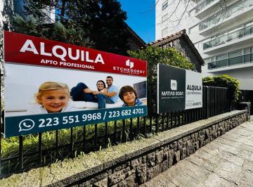 Casa · 309m² · 6 Ambientes · 2 Cocheras · Casa en Alquiler Apto Profesional por 24 Meses