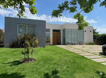 Casa · 167m² · 4 Ambientes · Casa a La Laguna 3 Dorm. Muelle Propio El Cantón Norte
