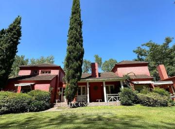 Casa · 280m² · 5 Ambientes · 2 Cocheras · Casa en Venta 7 Ambientes Country La Tradición Fondo Al Golf