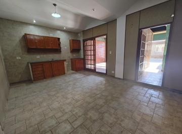 Casa · 111m² · 3 Ambientes · 1 Cochera · Casa en Alquiler en Centro de G, de Laferrere
