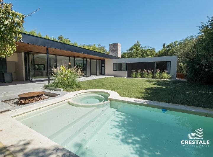 Casa · 190m² · 6 Ambientes · 2 Cocheras