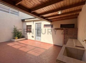 PH · 75m² · 2 Ambientes · 1 Cochera · PH 1 Dormitorio en Venta en Tolosa