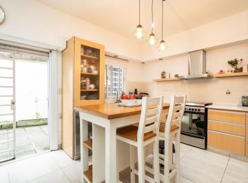 Casa · 160m² · 5 Ambientes · 2 Cocheras · Venta Casa de 5 Ambientes con Doble Cochera y Parrilla en Villa Ballester