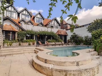 Casa · 940m² · 8 Ambientes · 3 Cocheras · Venta Casa de 3 Plantas con Jardín, Pileta y Quincho Casa de Huéspedes en Los Troncos