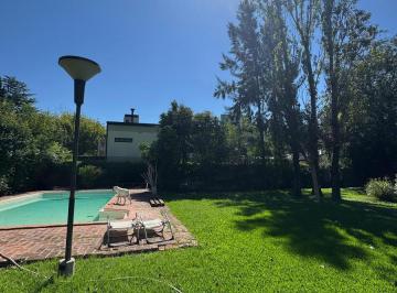 Casa · 250m² · 7 Ambientes · 1 Cochera · Casa 3 Dorm. Venta Gonnet, La Plata