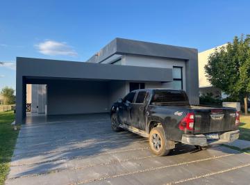 Casa · 261m² · 5 Ambientes · 2 Cocheras · Casa en Venta, Terralagos