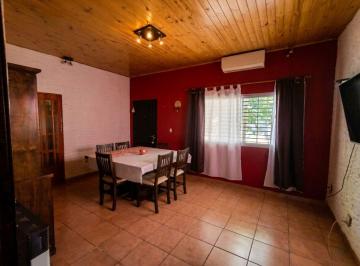 Casa de 3 ambientes, Guaymallén · Se Vende Casa con Una Ubicación Ideal en Guaymallén (A 5 Minutos del Centro).
