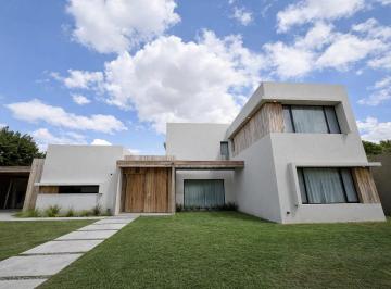 Casa · 310m² · 4 Ambientes · 2 Cocheras · Casa en General Rodriguez