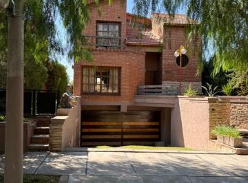 Casa de 7 ambientes, Ciudad de Mendoza · Fantástica Casa en El B° Dalvian (Calle C° Fundición), en Lo Alto de Mendoza.