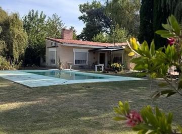 Casa de 6 ambientes, Carmen de Areco · En Venta Casa Quinta en Carmen de Areco.