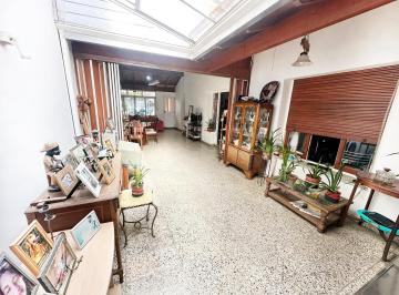 Casa · 197m² · 5 Ambientes · 3 Cocheras · Casa en Lomas de Zamora Apta Credito