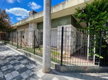Casa · 269m² · 5 Ambientes · 4 Cocheras · Casa Esquina + Lote en Venta | Av Patria – B° Pueyrredón