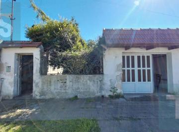 Casa · 187m² · 4 Ambientes · 1 Cochera · Venta de Casa en San Lorenzo a Reciclar/demoler