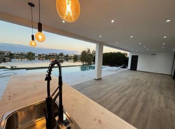 Casa · 320m² · 7 Ambientes · 2 Cocheras · Venta | Casa a La Laguna en El Cantón Islas | 6 Dorm.| Vista Abierta Al Agua