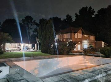 Casa · 200m² · 6 Ambientes · 4 Cocheras · Casa en Venta 6 Ambientes en Moreno