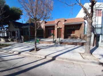 Casa · 183m² · 5 Ambientes · 1 Cochera · Casa en Venta, 3 Dorm., Garage, Quincho. Apto Crédito Hipotecario