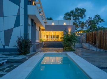 Hotel de 9 ambientes, San Lorenzo · Espectacular Hotel en Venta en San Lorenzo - Salta