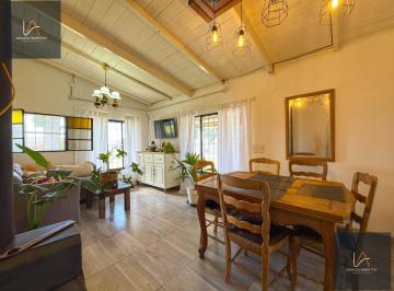 Casa · 797m² · 3 Ambientes · 1 Cochera · En Venta Casa con Amplio Lote Cerro Leones