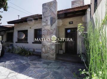 Casa · 220m² · 4 Ambientes · 1 Cochera · Casa 4 Ambientes Parque Permuta