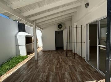 PH · 95m² · 4 Ambientes · Alquiler PH de 3 Dorm. en Gonnet Bell - 27 E/ 489 y 491