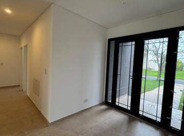 Casa · 160m² · 4 Ambientes · 2 Cocheras · Casa a Estrenar Sobre Lote con Espejo de Agua | Barrio El Cantón | Escobar