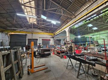 Bodega-Galpón , Lanús · ¡Amplio Galpon a La Venta en Lanus Este!