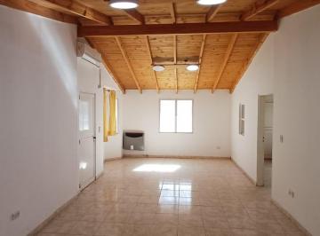 Casa de 7 ambientes, Centenario · Casa en Venta Centenario. Barrio Sarmiento. Apta Credito