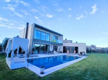 Casa de 6 ambientes, Berazategui · Casa en Venta o Alquiler en Greenville Polo & Resort