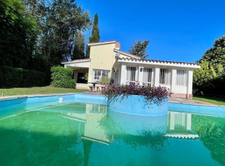Casa · 106m² · 4 Ambientes · 1 Cochera