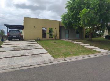 Casa · 148m² · 5 Ambientes · Casa en Alquiler - 4 Dorm. 3 Baños - Pilar