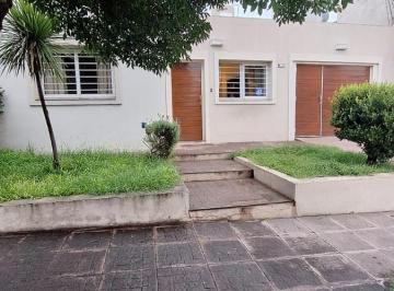 Casa · 113m² · 4 Ambientes · 1 Cochera · Las Palmas - Venta - Hermosa Casa 3d + Cochera.